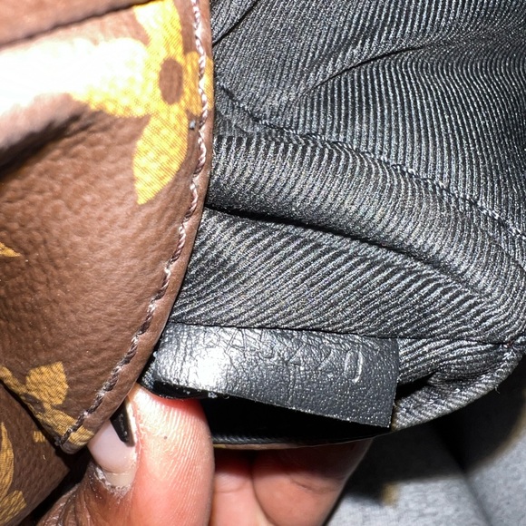 Barely used Authentic,  Louis Vuitton Men’s Christopher belt bag. - Picture 8 of 8